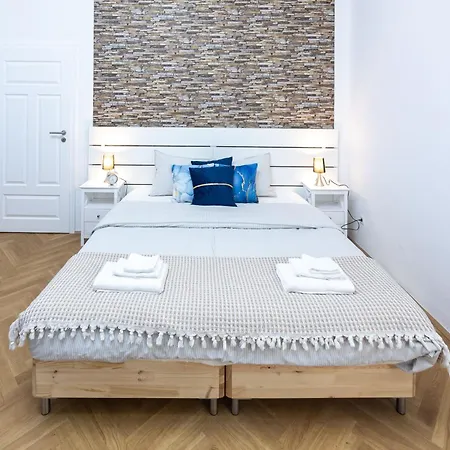 Apartment Deluxe Retreat Near Praeter Park And Centre