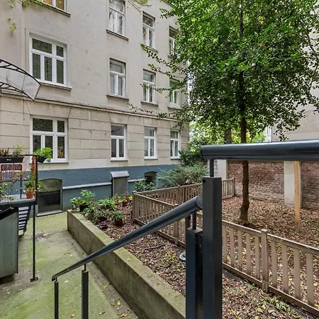4ty3 - Spacious In The Heart Of The 8th District Is Calling *