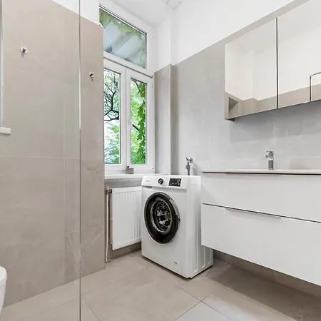 4ty3 - Spacious In The Heart Of The 8th District Is Calling *