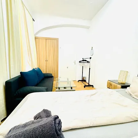 Comfy In A Shared Apt, 8min To Rathausplatz Apartment Wien