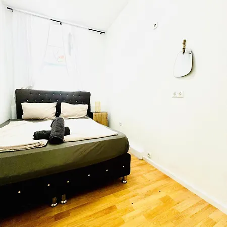 Comfy In A Shared Apt, 8min To Rathausplatz *