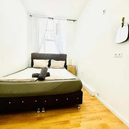 Comfy In A Shared Apt, 8min To Rathausplatz Apartment Wien
