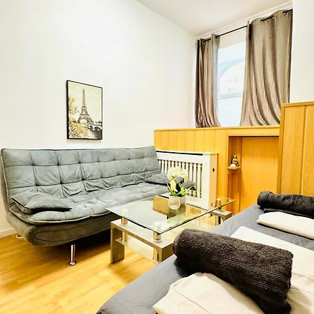 Comfy In A Shared Apt, 8min To Rathausplatz Apartment Wien