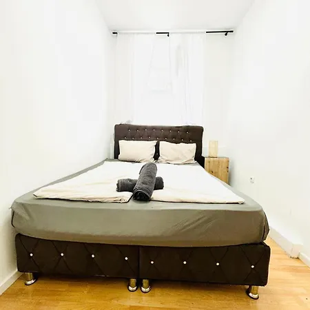 Comfy In A Shared Apt, 8min To Rathausplatz