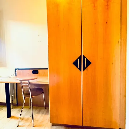 Апартаменты Affordable Central Rooms, 10-min To Lugner City Вена