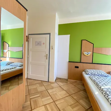 Affordable Central Rooms, 10-min To Lugner City Апартаменты Вена