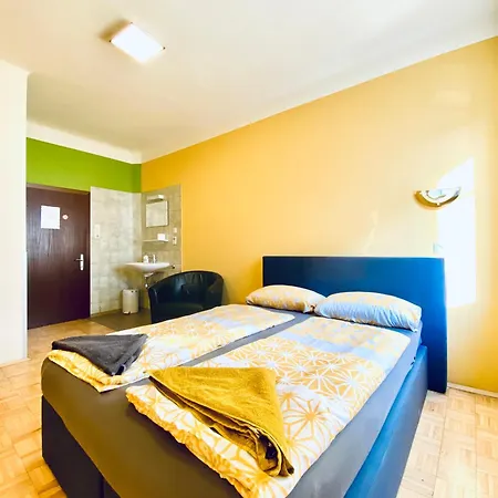 Affordable Central Rooms, 10-min To Lugner City