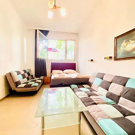 Апартаменты Affordable Central Rooms, 10-min To Lugner City Вена