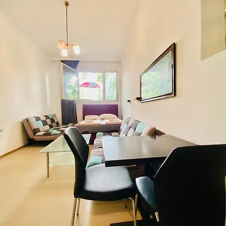 Affordable Central Rooms, 10-min To Lugner City Апартаменты *