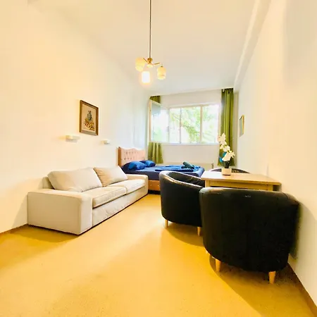 Affordable Central Rooms, 10-min To Lugner City Апартаменты *