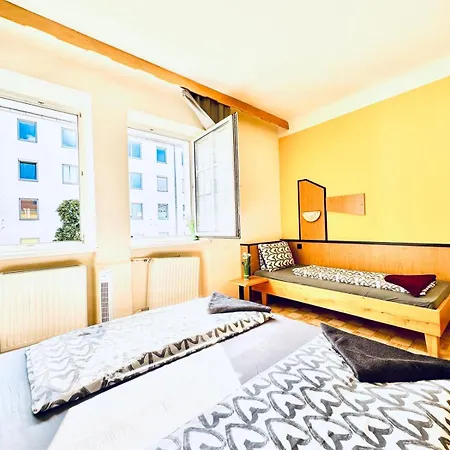 Апартаменты Affordable Central Rooms, 10-min To Lugner City Вена