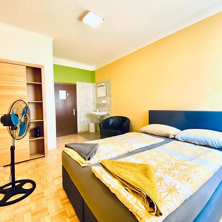 Affordable Central Rooms, 10-min To Lugner City Вена