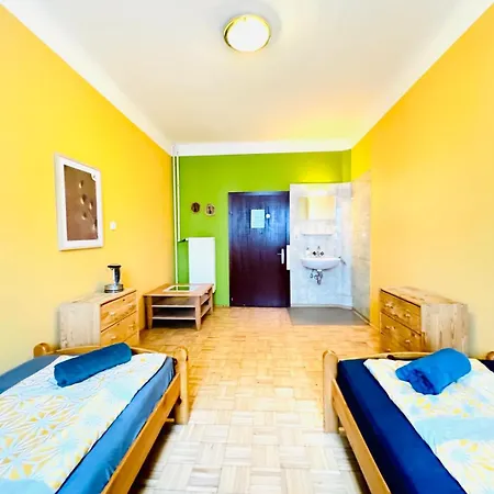 Affordable Central Rooms, 10-min To Lugner City Апартаменты *