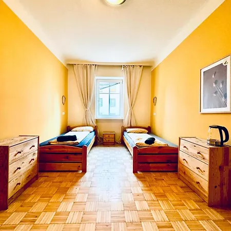 Апартаменты Affordable Central Rooms, 10-min To Lugner City Вена