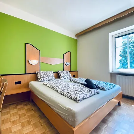 Affordable Central Rooms, 10-min To Lugner City Апартаменты