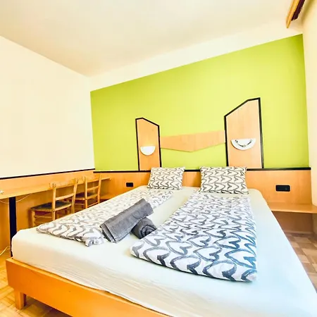 Апартаменты Affordable Central Rooms, 10-min To Lugner City Вена