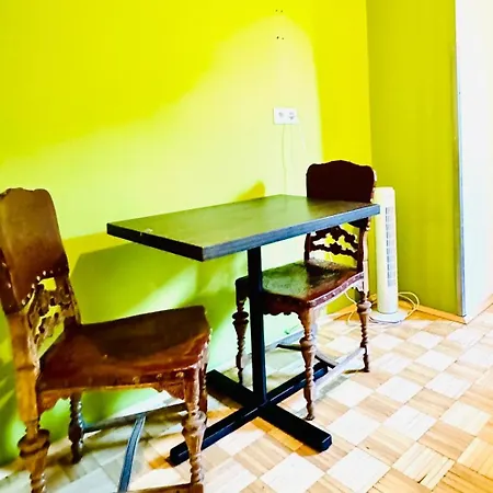 Affordable Central Rooms, 10-min To Lugner City