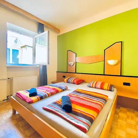 Affordable Central Rooms, 10-min To Lugner City Вена