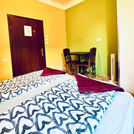 Апартаменты Affordable Central Rooms, 10-min To Lugner City