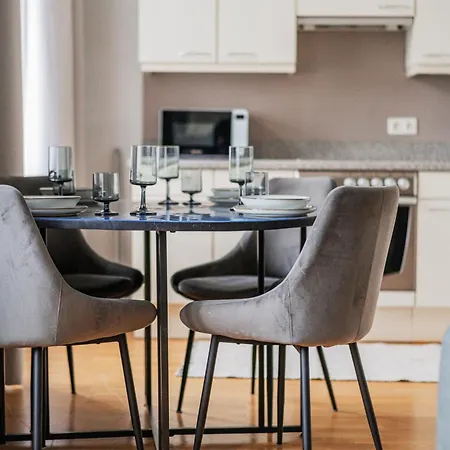 Franz By Home1 Apartment