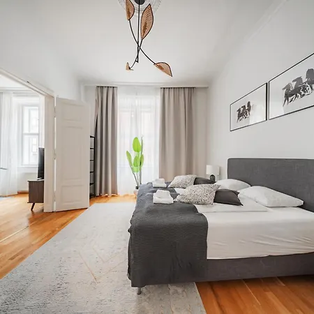 Franz By Home1 Apartment *