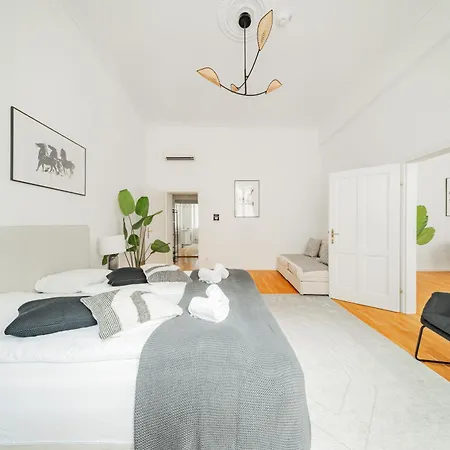 Franz By Home1 Apartment