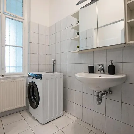 Cozy 1-br With A King Bed In A Calm Area *