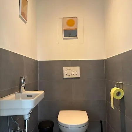 Modern Danube With Balcony & Free Parking Apartament
