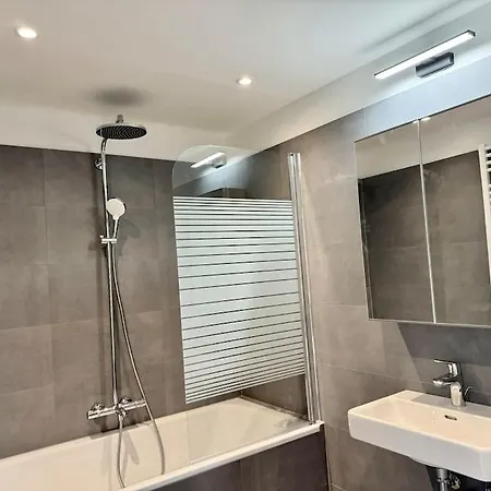 Modern Danube With Balcony & Free Parking *