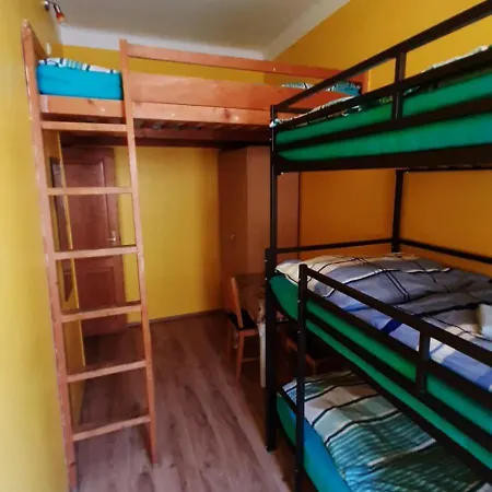 Relaxrooms Hernals Homestay *