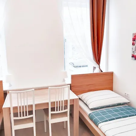 Favorit-rooms Direkt Metro-u1 Connection To Centralstation And City-center Vienna