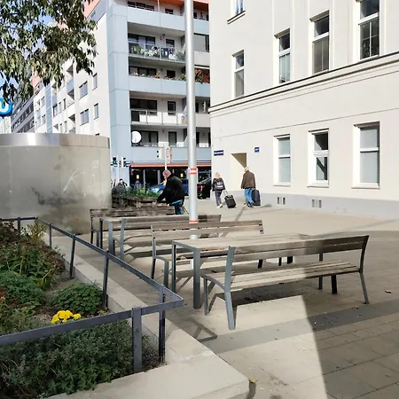 Favorit-rooms Direkt Metro-u1 Connection To Centralstation And City-center Vienna