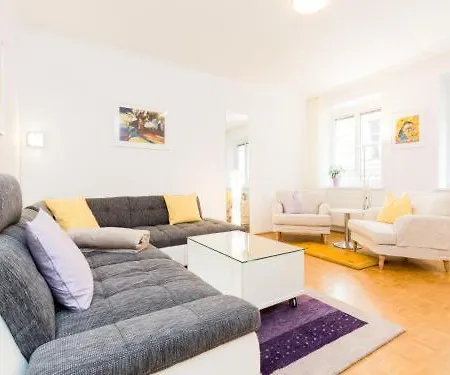 Apartamento Christian Oper - Contactless Check In