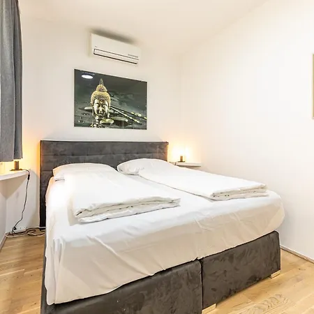 Christian Oper - Contactless Check In Apartamento