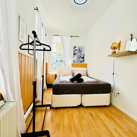 Apartamento 10 Bedroom For Groups, 8-min To Rathausplatz Viena