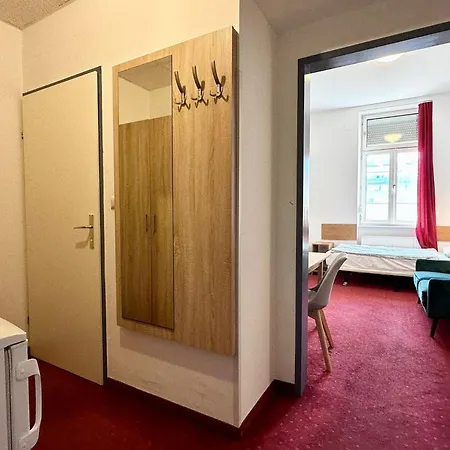 Aparthotel Very Central, 3 Min To Metro *