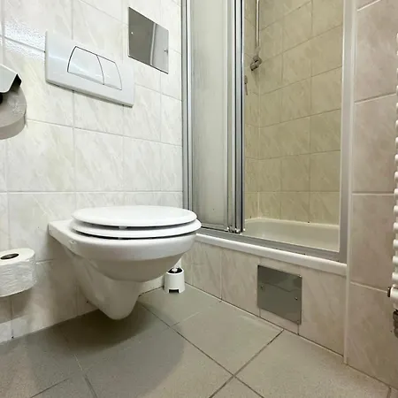 Very Central, 3 Min To Metro Aparthotel Vienna