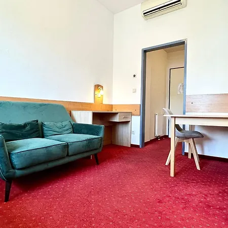 Aparthotel Very Central, 3 Min To Metro