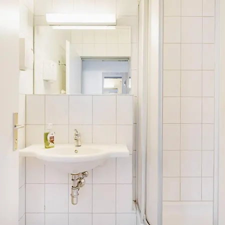 Very Central, 3 Min To Metro Aparthotel Vienna