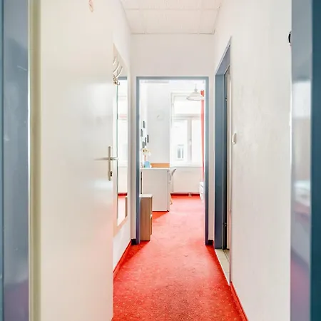 Aparthotel Very Central, 3 Min To Metro