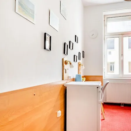 Very Central, 3 Min To Metro Aparthotel Vienna