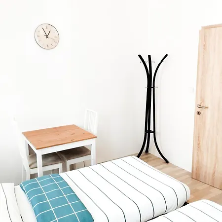 Hostel Favorit-rooms Direkt Metro-u1 Connection To Centralstation And City-center Vienna