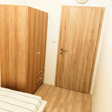 Favorit-rooms Direkt Metro-u1 Connection To Centralstation And City-center Hostel Vienna