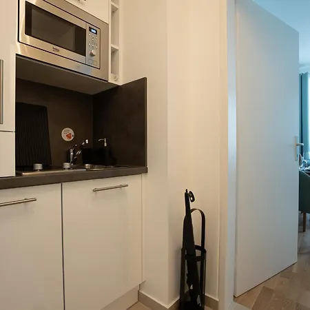 Bright Modern In Center With A Queen Bed Vienna