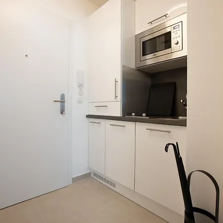 Apartment Bright Modern In Center With A Queen Bed *