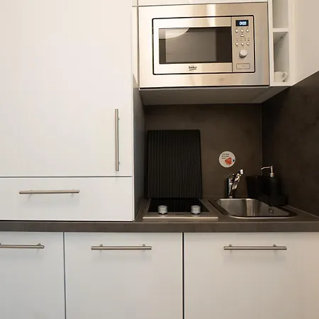 Bright Modern In Center With A Queen Bed *