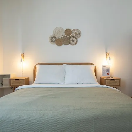 Bright Modern In Center With A Queen Bed Apartment *