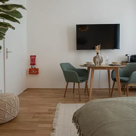 Apartment Bright Modern In Center With A Queen Bed *