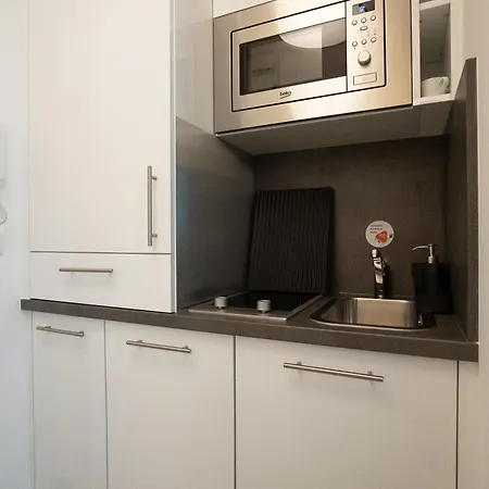 Apartment Bright Modern In Center With A Queen Bed