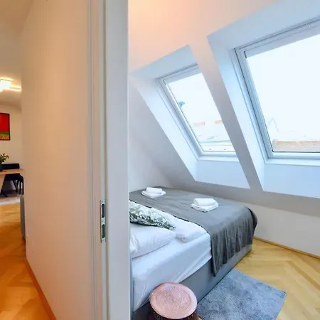 Apartment Modern Attic Flat With 2 Bedrooms